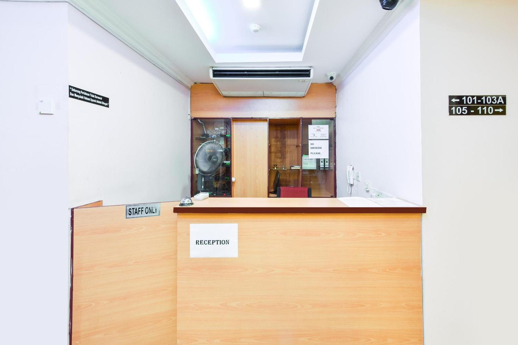 Super Oyo 90562 J Hotel Pj Petaling Jaya Exterior foto